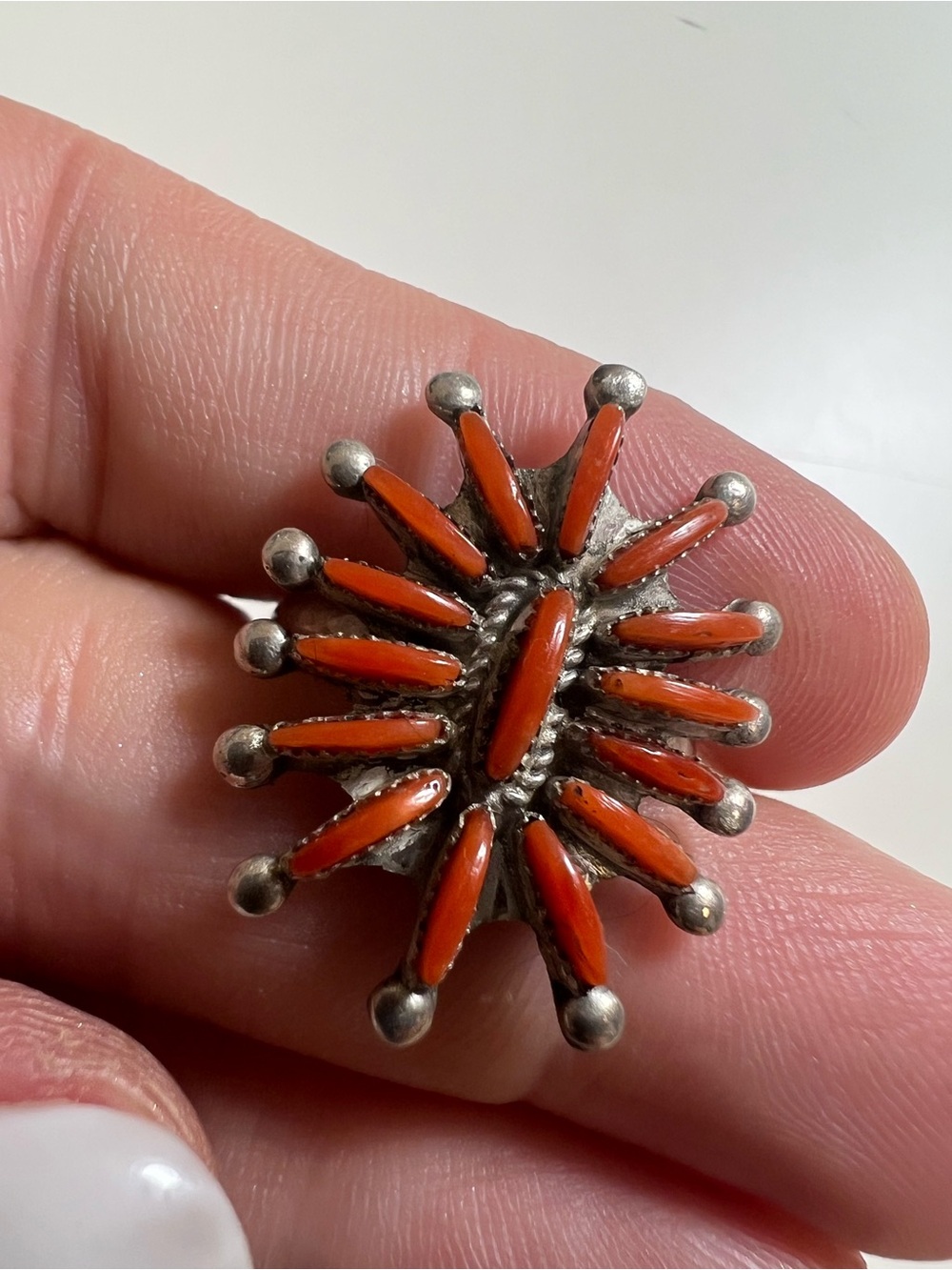 VTG Native American Zuni sterling silver ring featuring coral needlepoint - Picture 3 of 16